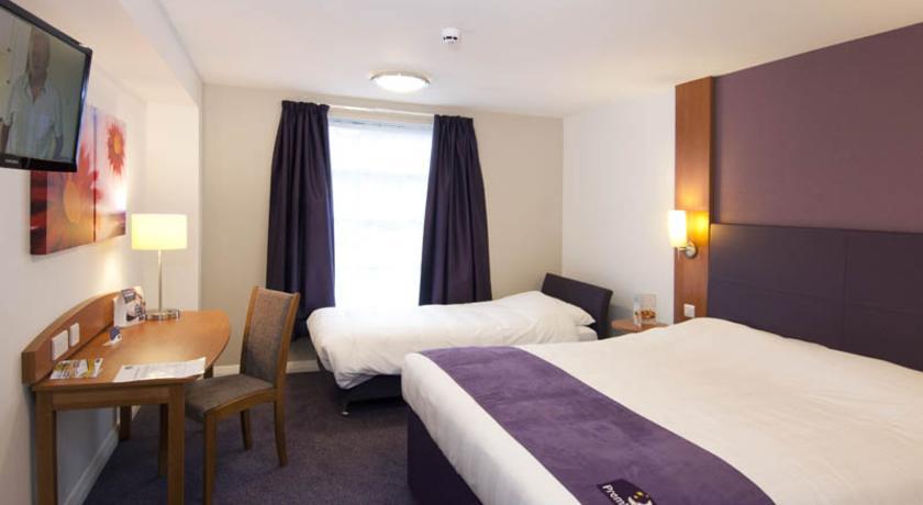 Premier Inn Glasgow - Bellshill Motherwell Room photo