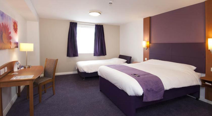 Premier Inn Glasgow - Bellshill Motherwell Room photo